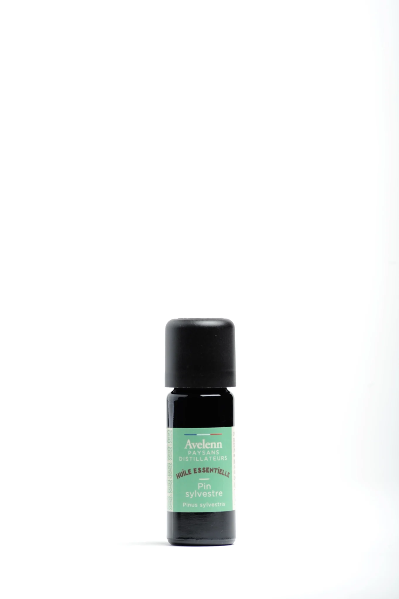 Flacon de 10 ml d'huile essentielle de pin sylvestre bio de la marque AVELENN